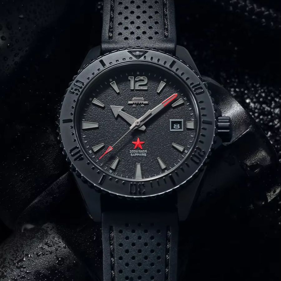 ساعة بكين داكنة اللون للغواصين - مراجعة Luxury Watch In China وسعره