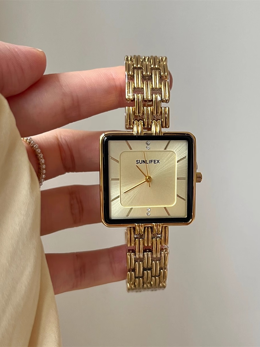 ساعة ريترو هونج كونج ذات قرص ك - مراجعة Luxury Watch In Hong Kong وسعره